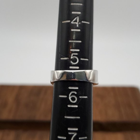 Size 5.5 925 Sterling Silver Large Channel Cubic Zirconia Ring - Picture 7 of 9